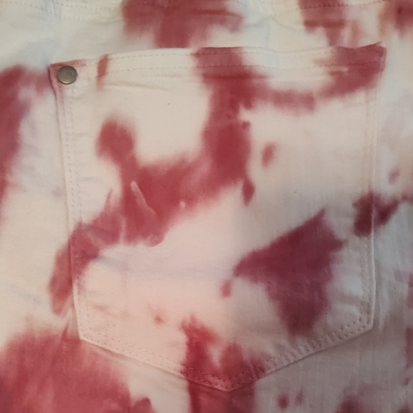 Judy Blue Red and White Tie-Dye Jean Shorts - Picture 6 of 9
